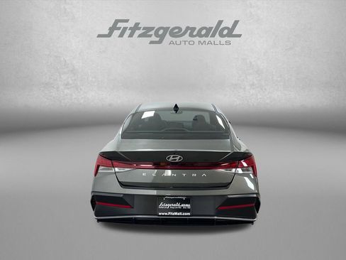 Used 2024 Hyundai Elantra SEL w/ Convenience Package FWD image 4