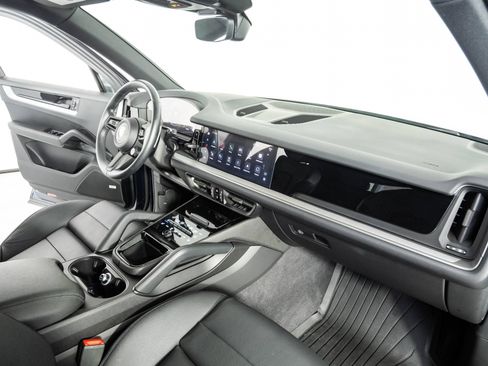 Certified 2024 Porsche Cayenne AWD/4WD image 24