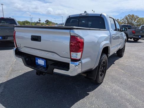 Used 2022 Toyota Tacoma SR5 AWD/4WD image 4