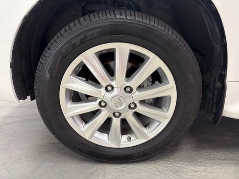 Used 2010 Lexus LX 570 4WD image 30