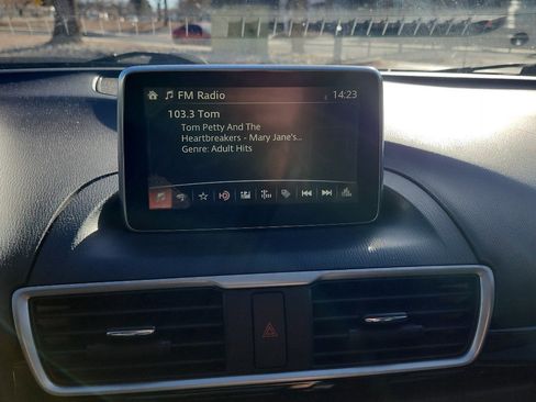 Used 2015 MAZDA MAZDA3 i Grand Touring image 18