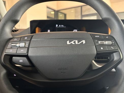 Used 2025 Kia K4 LXS FWD image 27