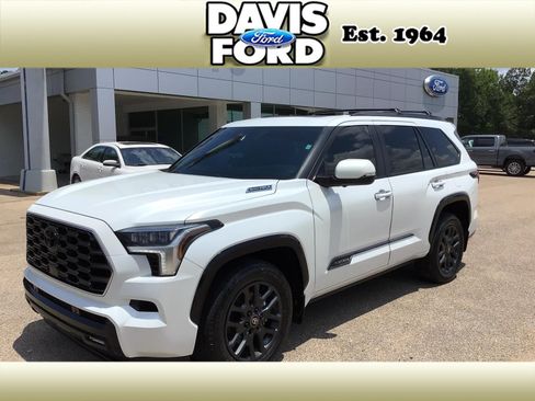 Used 2025 Toyota Sequoia Platinum AWD/4WD image 1