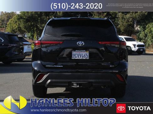 Certified 2022 Toyota Highlander XLE image 8