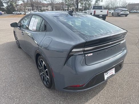 Used 2025 Toyota Prius Plug-In Hybrid image 3