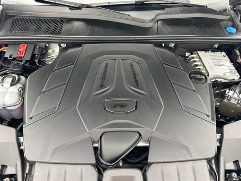 Certified 2024 Porsche Cayenne Coupe AWD/4WD image 29