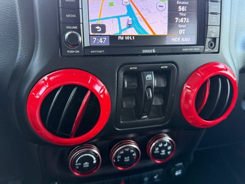 Used 2018 Jeep Wrangler Unlimited Rubicon AWD/4WD image 32