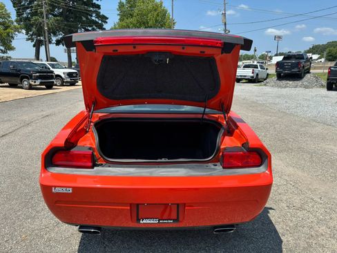 Used 2009 Dodge Challenger SRT8 w/ SRT Option Group II RWD image 16