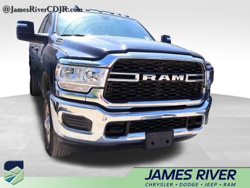 Used 2024 RAM 2500 Tradesman w/ Chrome Appearance Group AWD/4WD image 11