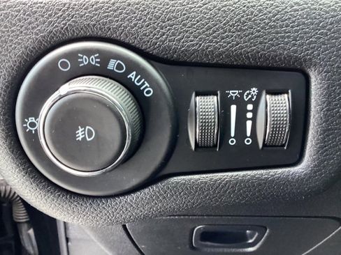 Used 2021 Jeep Cherokee Latitude Plus image 14