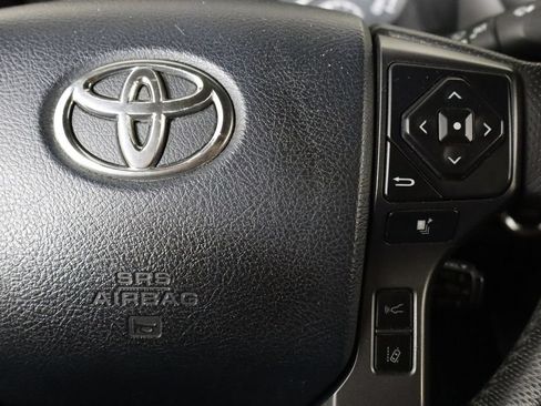 Used 2020 Toyota Tacoma TRD Sport AWD/4WD image 10