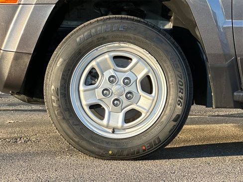 Used 2016 Jeep Patriot Sport image 26