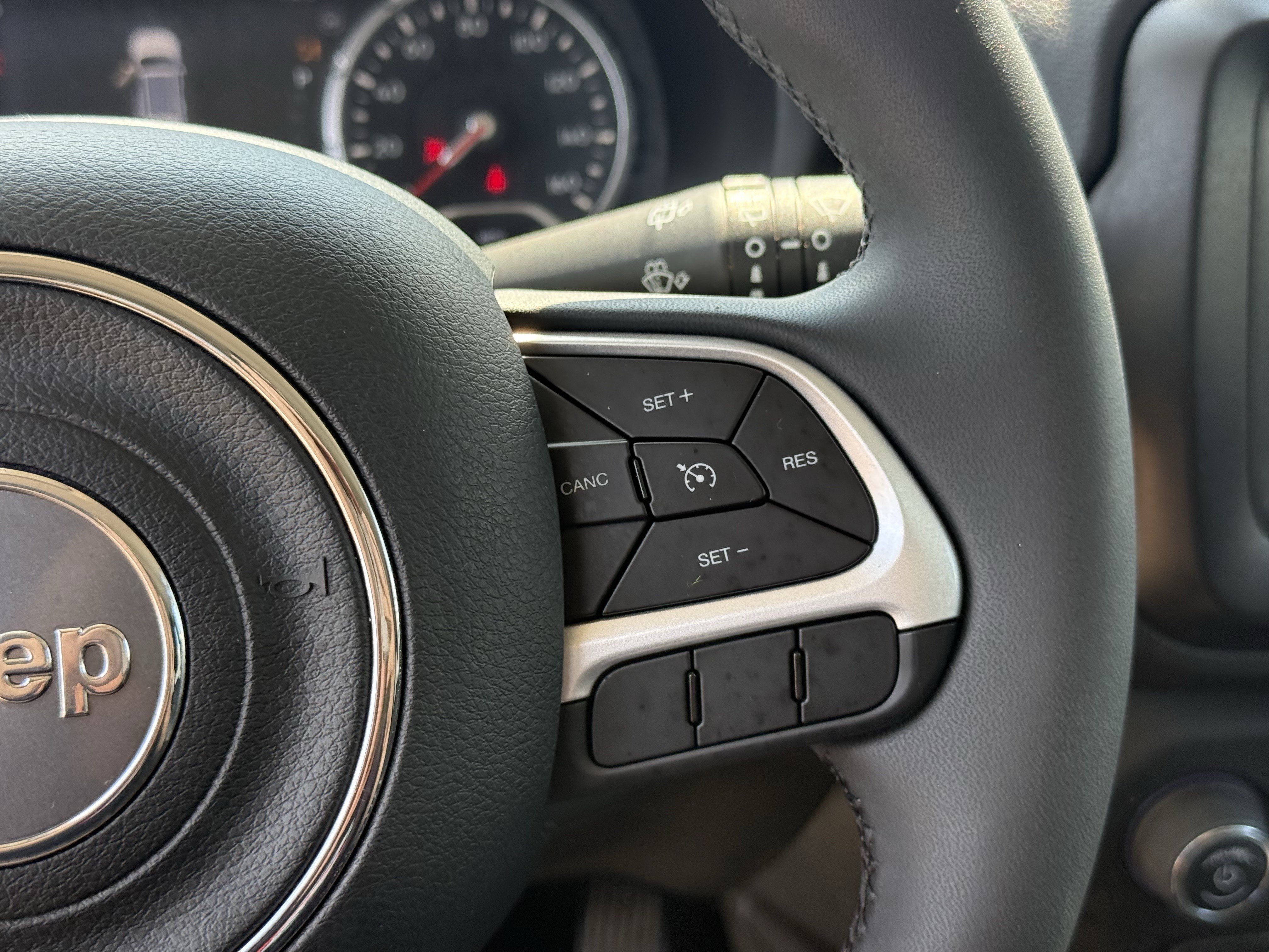 Used 2021 Jeep Renegade Latitude FWD image 17