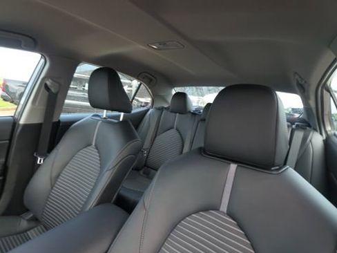 Used 2023 Toyota Camry SE FWD image 14
