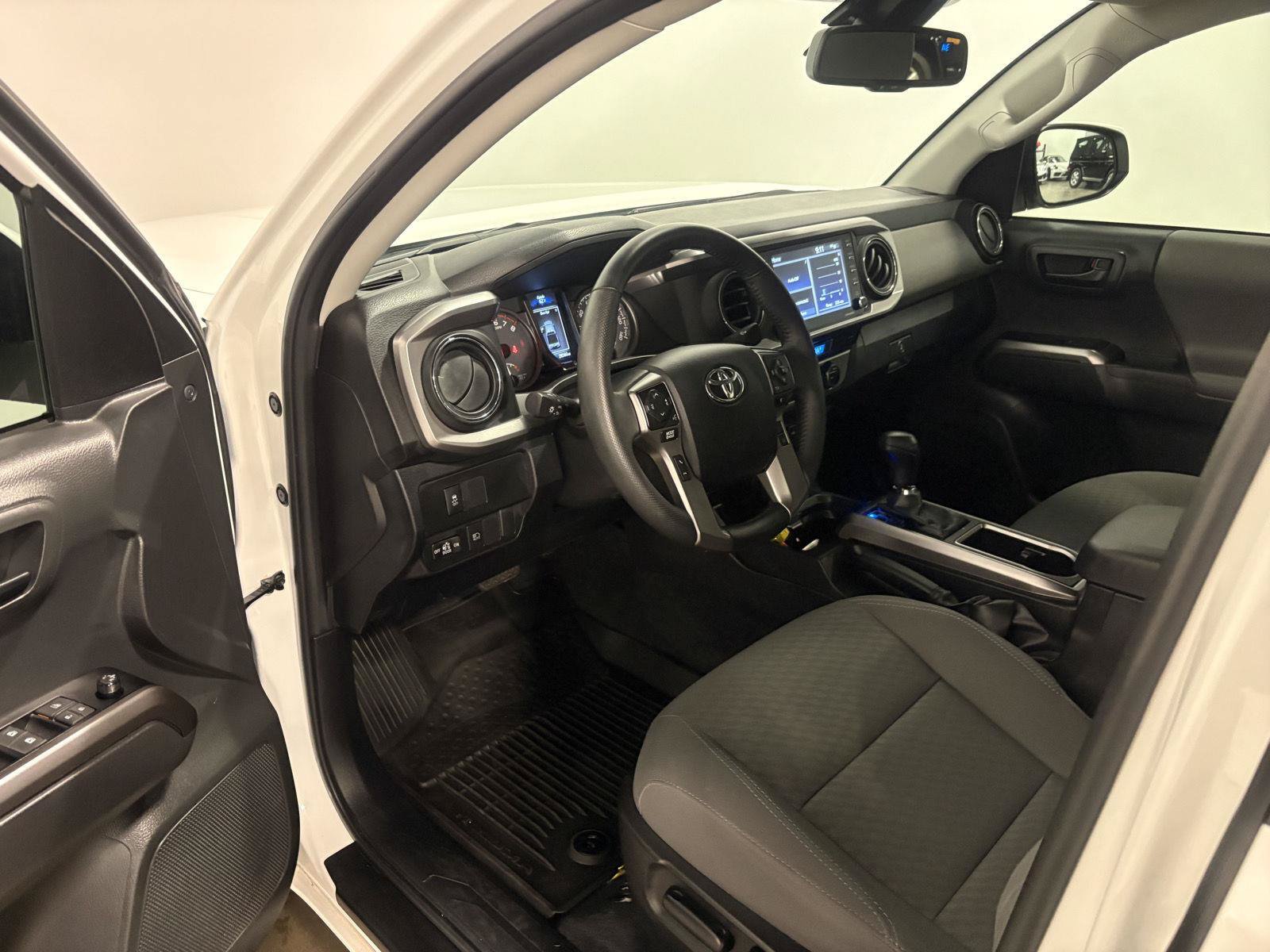 Used 2023 Toyota Tacoma SR5 w/ Technology Package AWD/4WD image 20