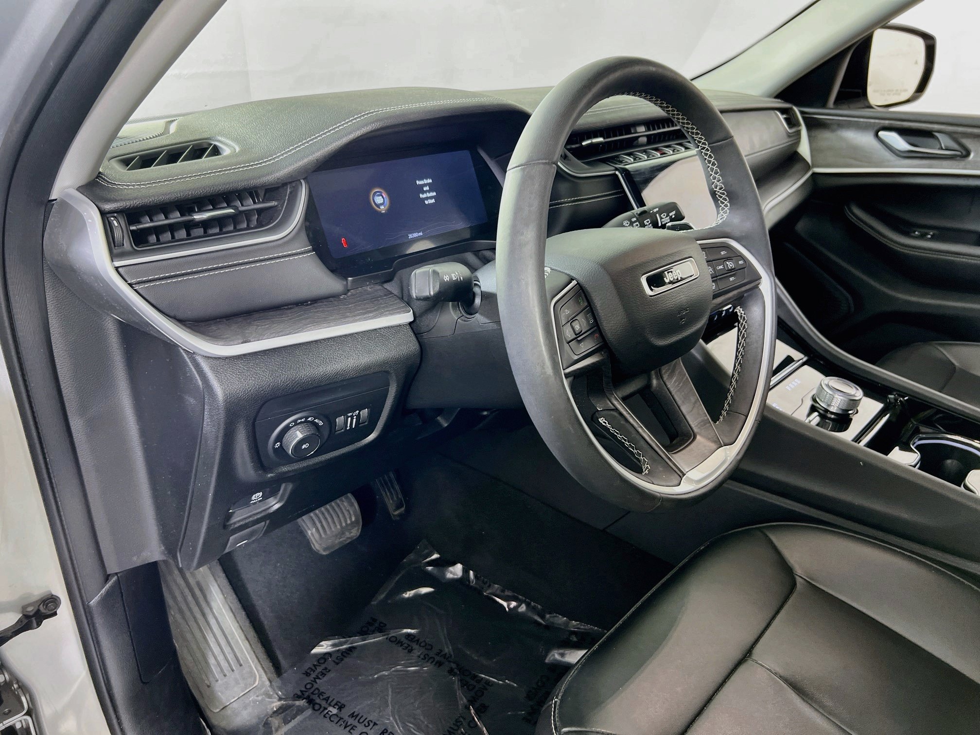 Used 2023 Jeep Grand Cherokee Limited AWD/4WD image 9