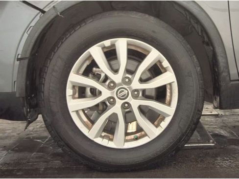 Used 2019 Nissan Rogue SV image 15