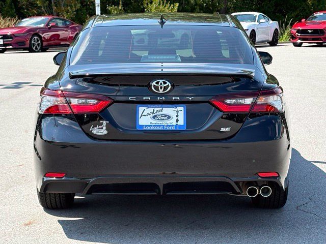 Used 2022 Toyota Camry SE FWD image 4