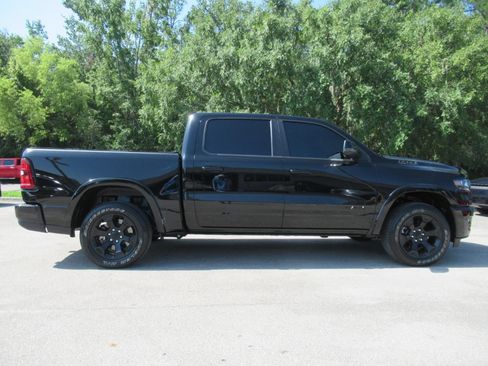 Used 2025 RAM 1500 Big Horn AWD/4WD image 2