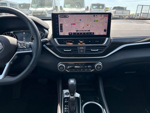 Used 2024 Nissan Altima 2.0 SR image 19