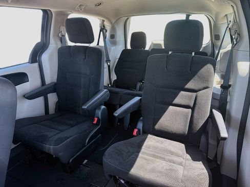 Used 2018 Dodge Grand Caravan SE w/ UConnect Hands-Free Group FWD image 26