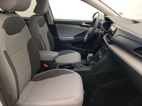 Used 2023 Volkswagen Taos SE w/ Panoramic Sunroof Package FWD image 21