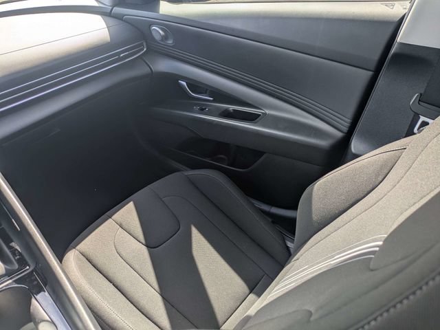 Used 2024 Hyundai Elantra SEL w/ Convenience Package FWD image 16