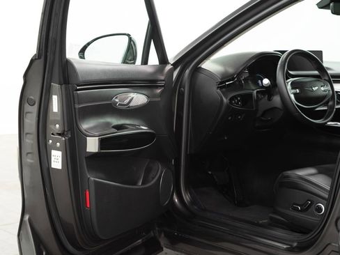 Used 2025 Genesis GV70 2.5T AWD/4WD image 7