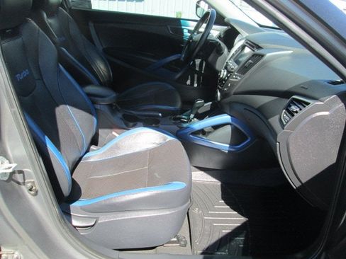 Used 2014 Hyundai Veloster Turbo FWD image 11