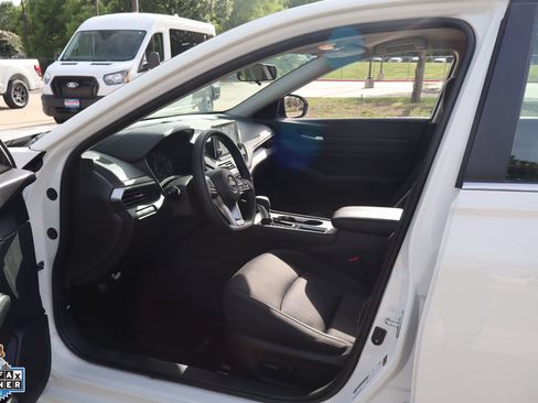 Used 2025 Nissan Altima 2.5 SV FWD image 23