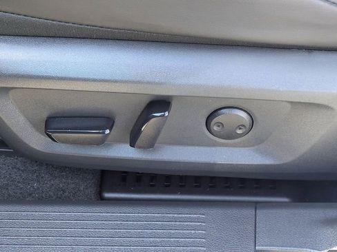 Used 2023 Nissan Rogue SV w/ SV Premium B Package image 19