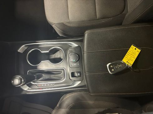 Used 2020 Chevrolet Traverse LT FWD image 23