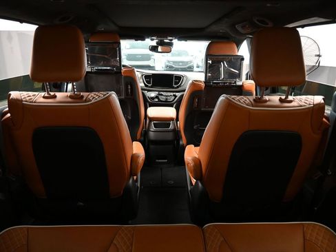 New 2026 Chrysler Pacifica Pinnacle image 34
