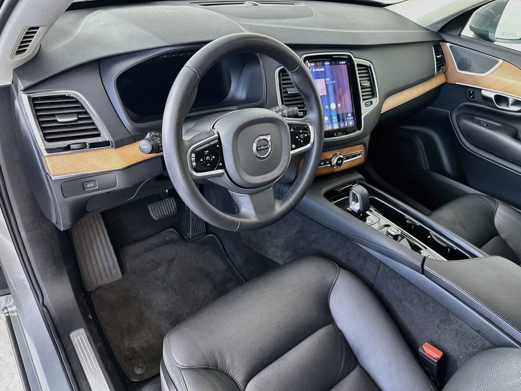 Used 2024 Volvo XC90 B5 Plus AWD/4WD image 30