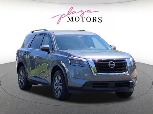 Used 2025 Nissan Pathfinder SV FWD image 5