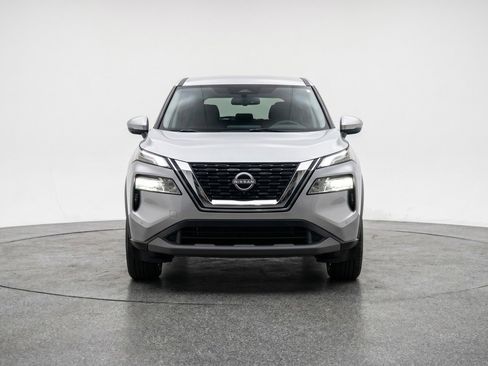 Used 2025 Nissan Rogue SV FWD image 2