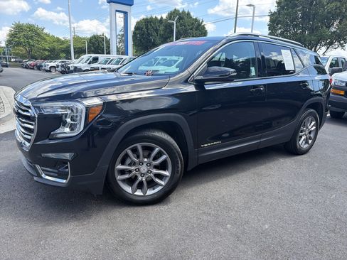 Used 2024 GMC Terrain SLT AWD/4WD image 5