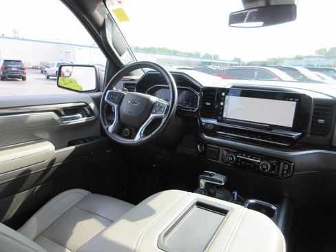 Certified 2022 Chevrolet Silverado 1500 RST AWD/4WD image 25