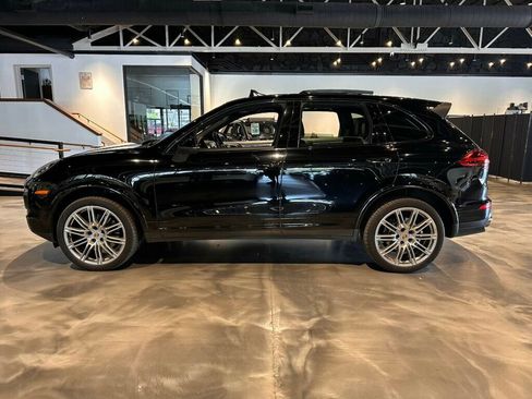 Used 2018 Porsche Cayenne AWD/4WD image 2