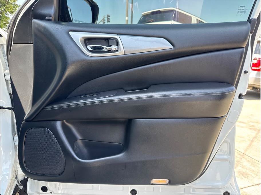 Used 2020 Nissan Pathfinder SL FWD image 28