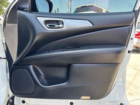 Used 2020 Nissan Pathfinder SL FWD image 28