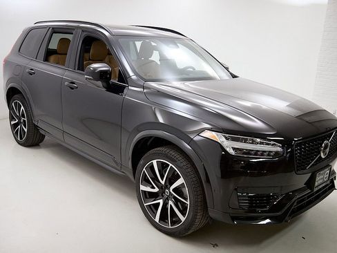 Certified 2023 Volvo XC90 T8 Ultimate w/ Lounge Package image 3