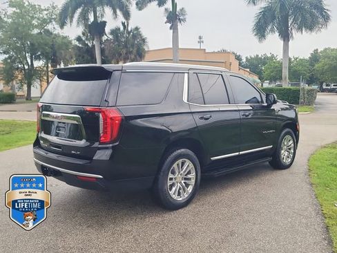 Certified 2023 GMC Yukon SLT w/ SLT Luxury Package AWD/4WD image 4