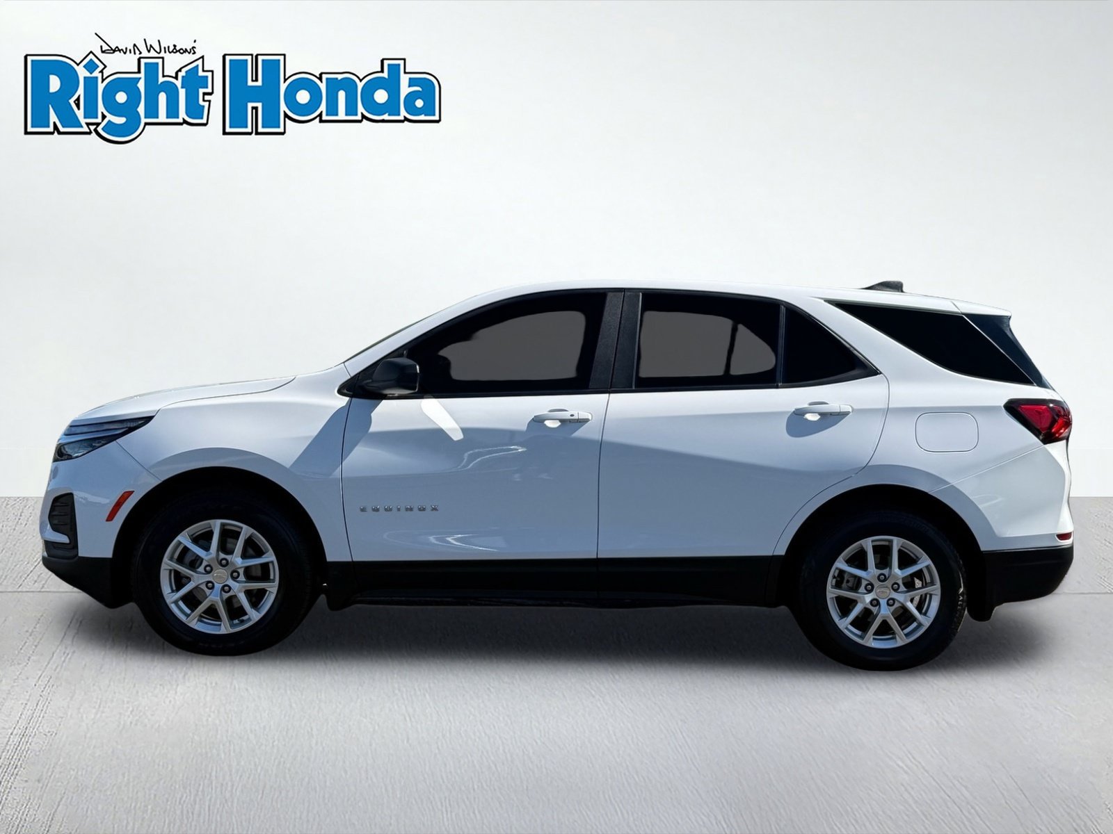 Used 2023 Chevrolet Equinox LS w/ LS Convenience Package AWD/4WD image 3