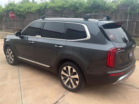 Used 2022 Kia Telluride S FWD image 12