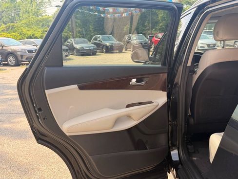 Used 2018 Kia Sorento FWD image 19