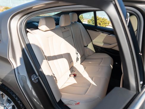 Used 2018 BMW 530i xDrive image 18