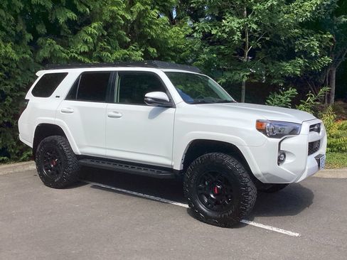 Used 2024 Toyota 4Runner SR5 Premium AWD/4WD image 10