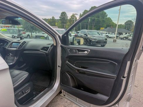 Used 2019 Ford Edge Titanium AWD/4WD image 22