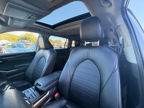 Used 2022 Toyota Highlander XLE image 24